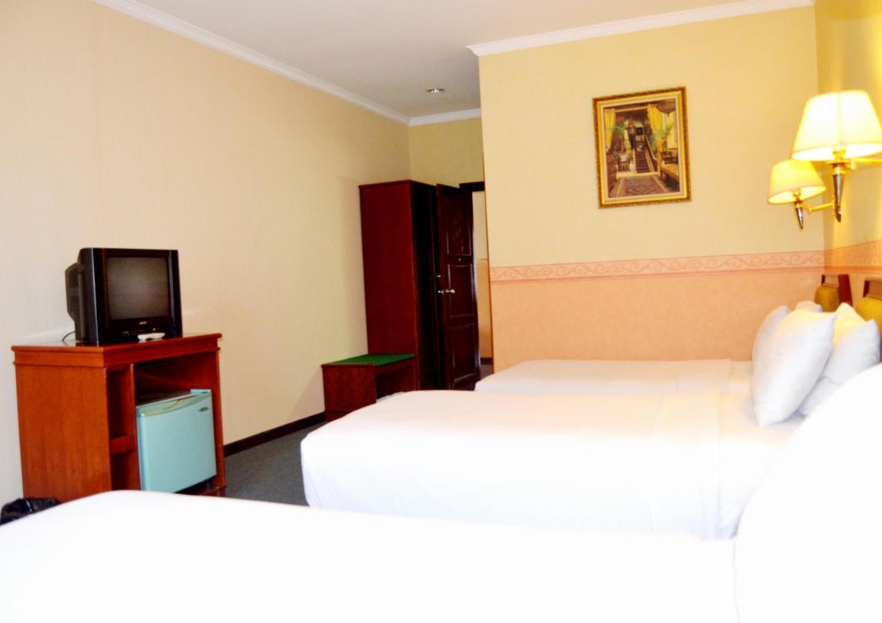 Yasmin Hotel Puncak Exteriör bild