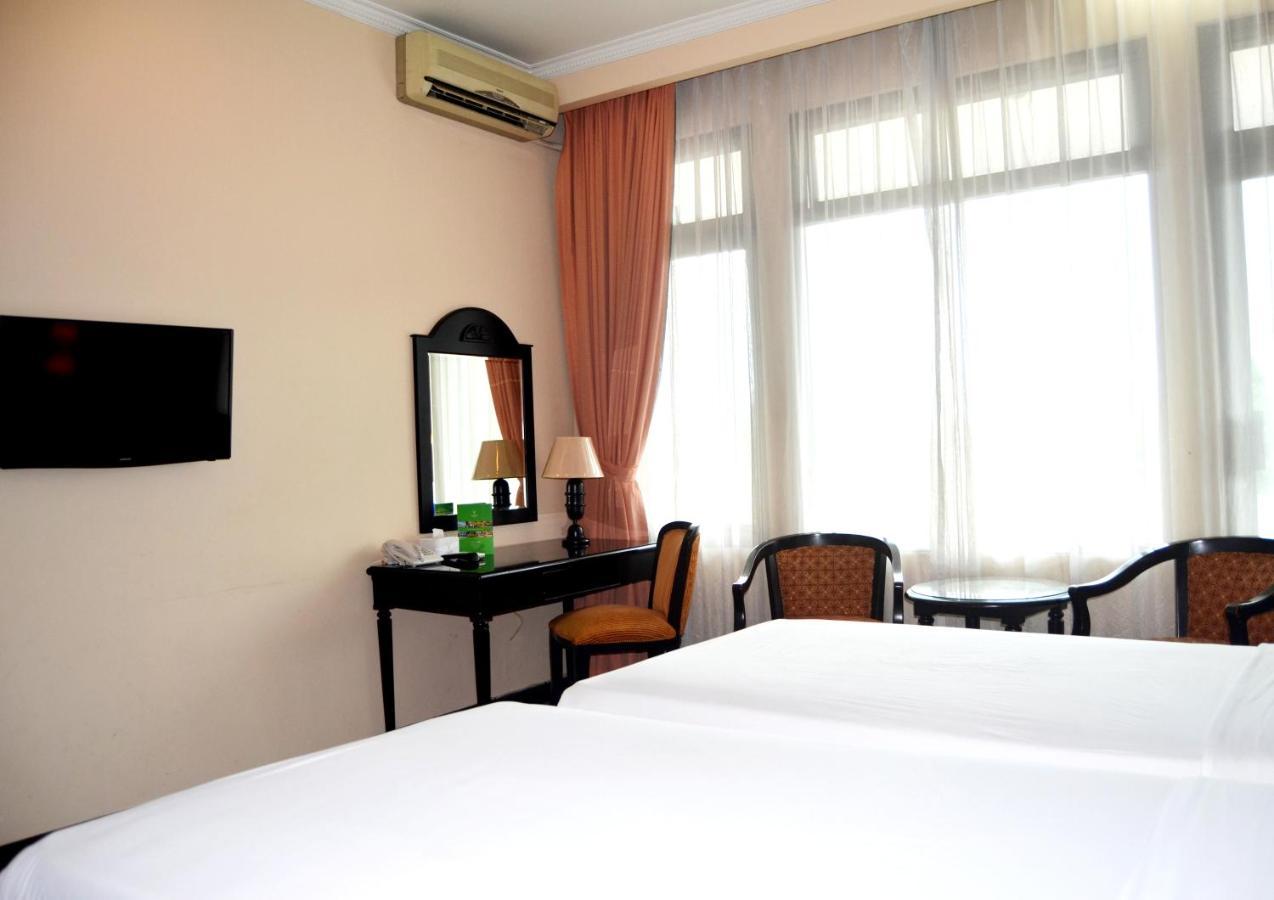 Yasmin Hotel Puncak Exteriör bild