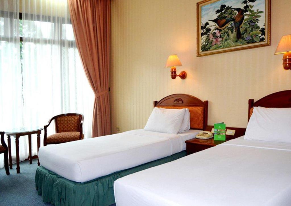 Yasmin Hotel Puncak Exteriör bild