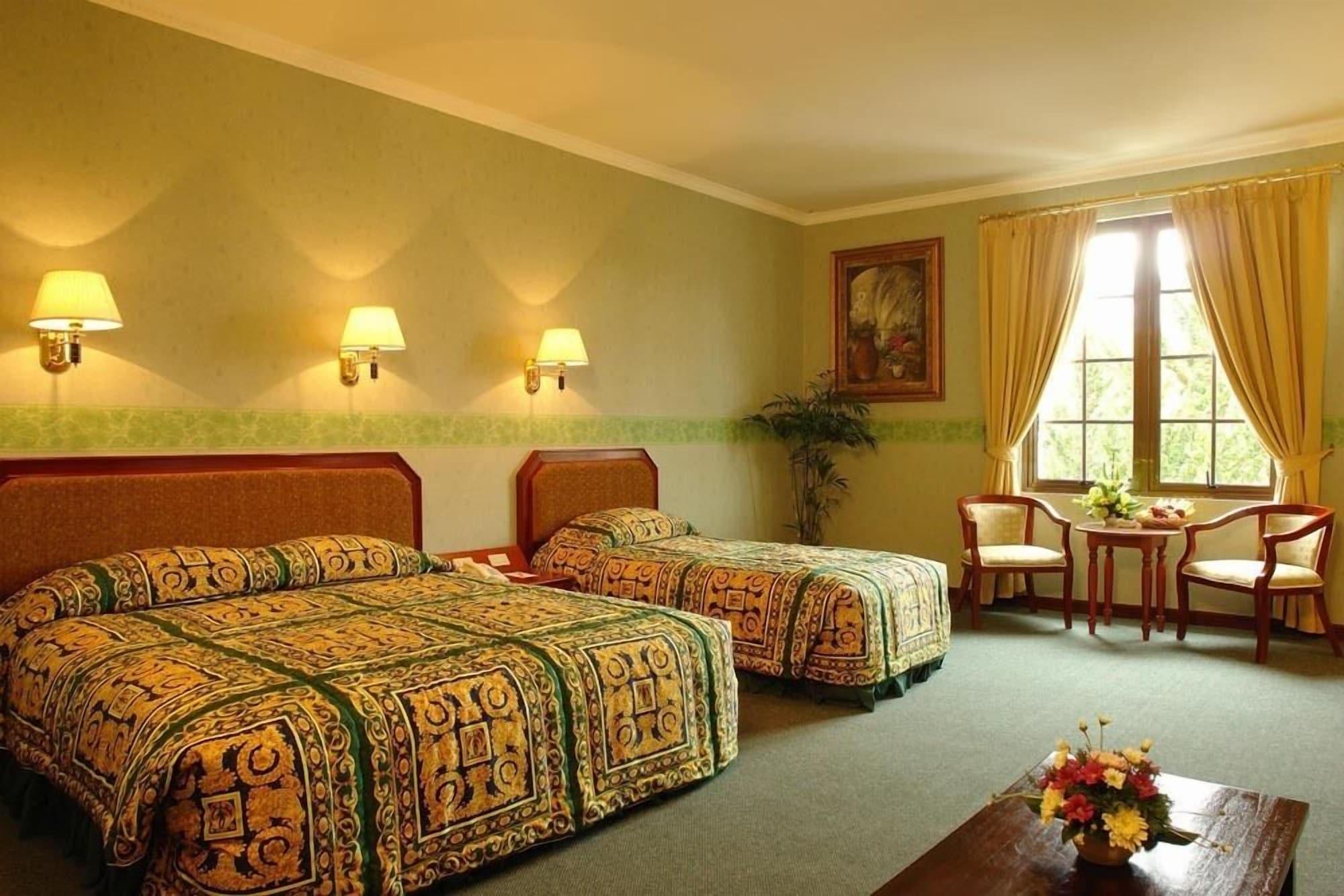 Yasmin Hotel Puncak Exteriör bild