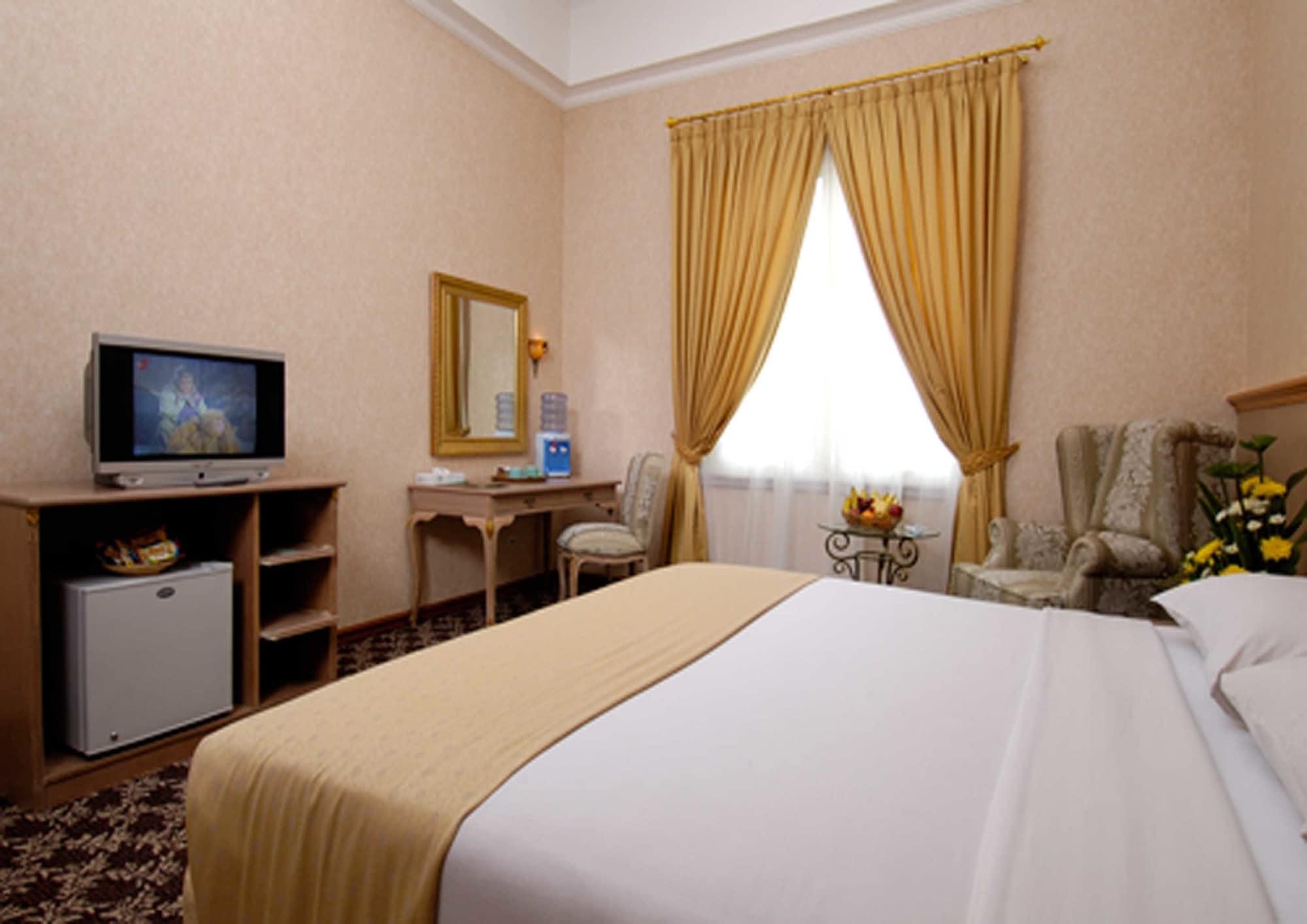 Yasmin Hotel Puncak Exteriör bild