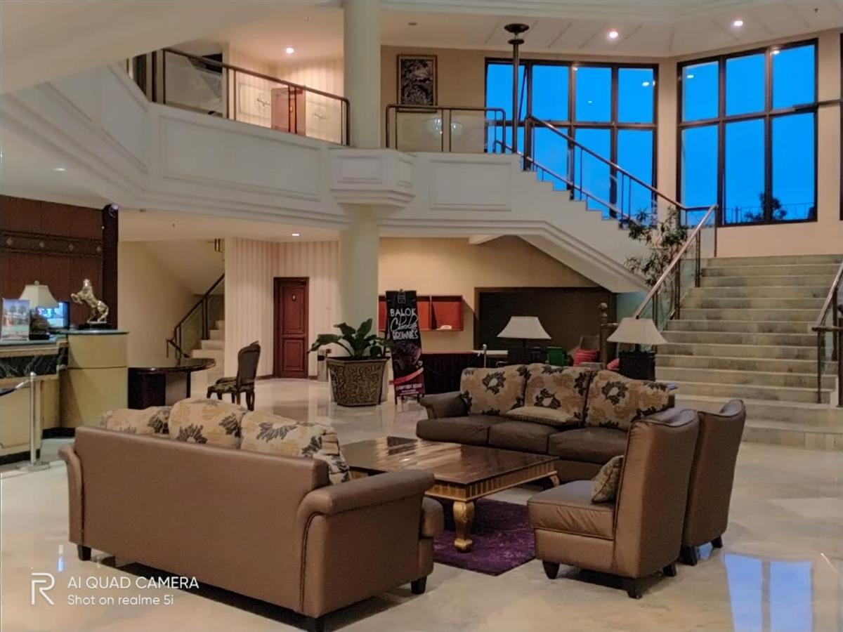 Yasmin Hotel Puncak Exteriör bild