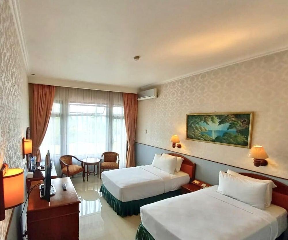 Yasmin Hotel Puncak Exteriör bild